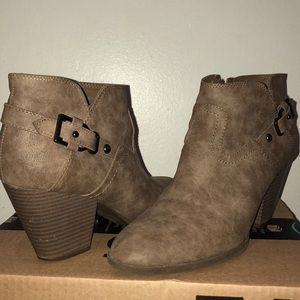 Guess ankle bootie